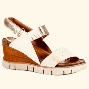 Sz 9 Diba True White and Gold Women’s Wedge Sandal